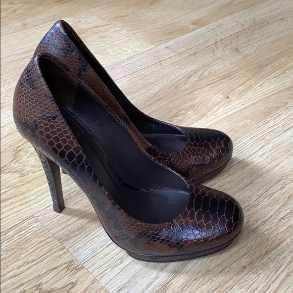 Tory Burch Brown Python Print Leather Pumps - Picture 2 of 8